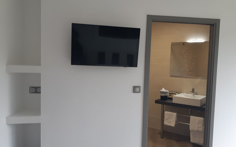 Bathroom, Logis Hotel l'Enclos, Haute-Garonne