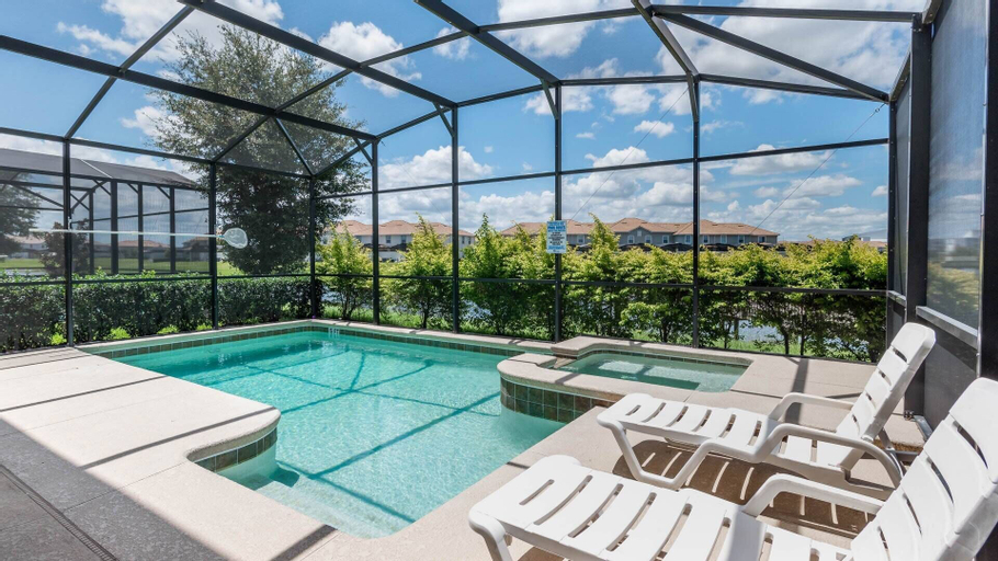 4741 Kings Castle Circle, Osceola