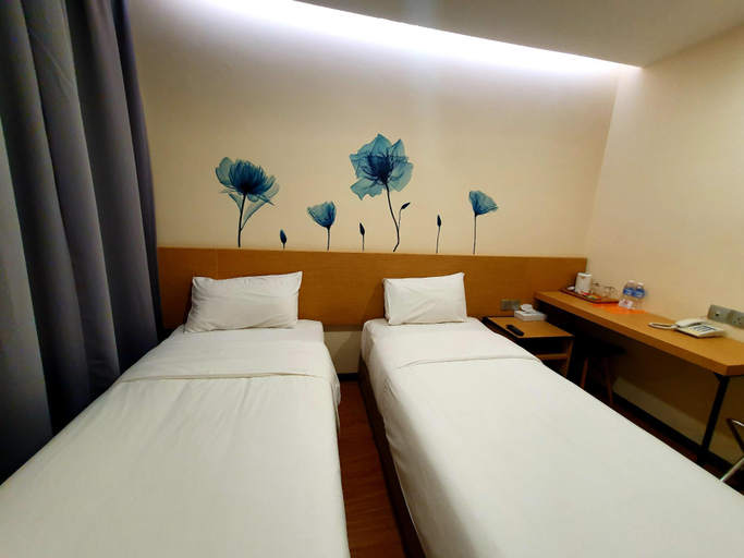 Bedroom 13