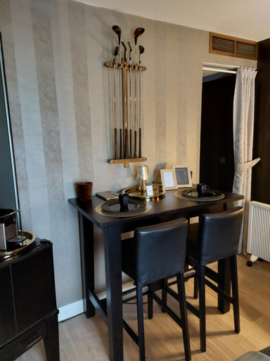 Others 5, La chambre et le studio du chateau du golf de Bernalmont, Liège