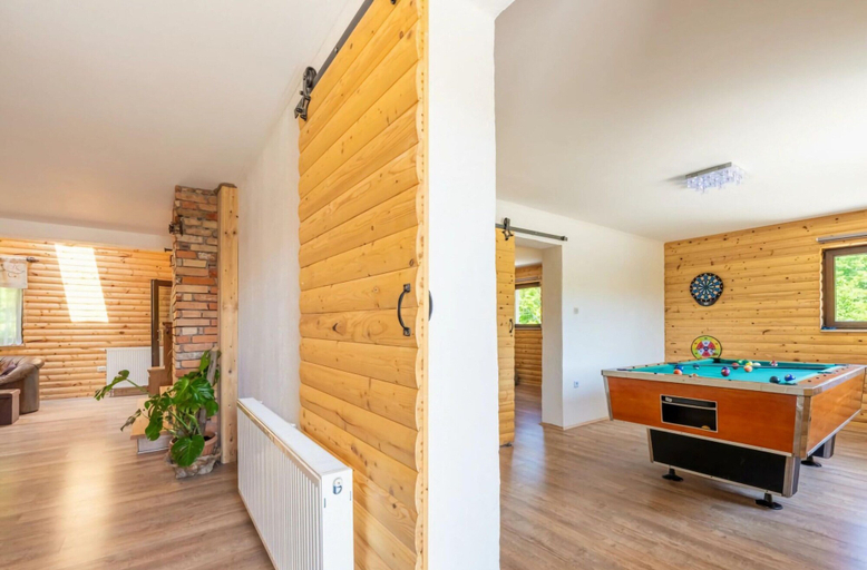 Property amenity 5, Berguitje met Binnenzwembad, Fužine