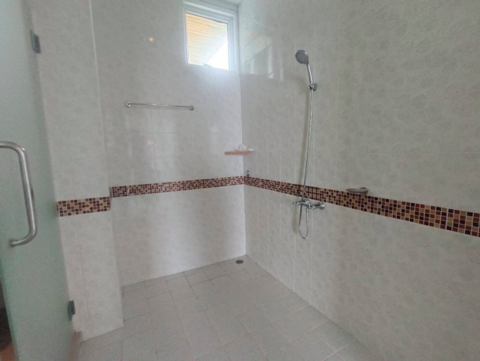 Bathroom 5