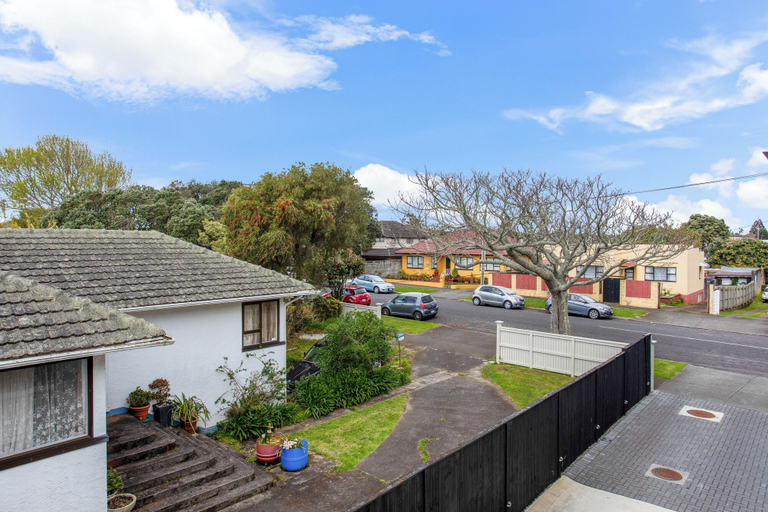 Exterior & Views 2, Central Oasis Townhouse with Parking, Waitakere