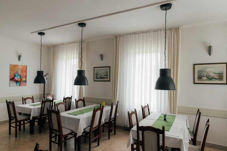 Others 3, Restoran i sobe Savic, Krnjak