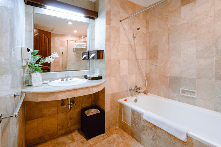 Bathroom 14