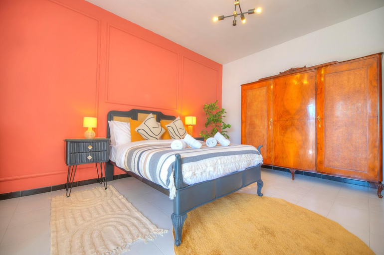 Others 5, Beautifully furnished seafront 4 bedrooms GOSLM-4