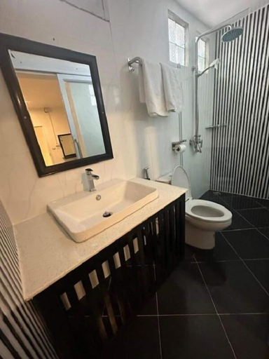 Bathroom 3, Downtown Hostel, Luang Prabang