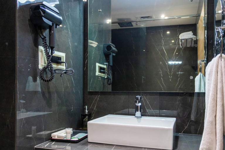Bathroom 4, Hotel De Crown Inn, Lumbini