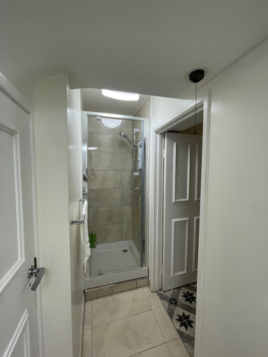 Bathroom 3, Gated Stunning Period Studio in Vibrant Bristol, Bristol