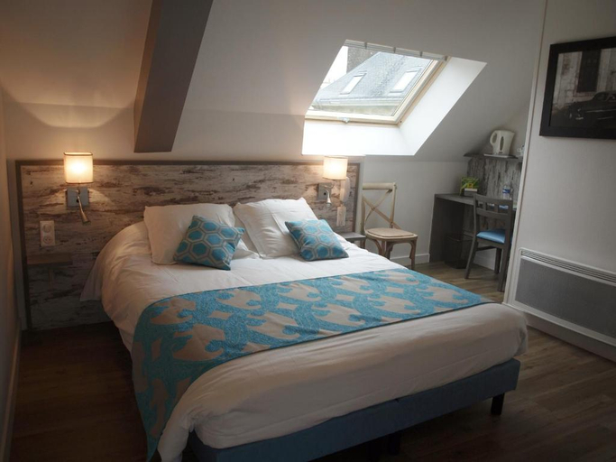 Bedroom 3, Logis Auberge Du Cheval Blanc, Morbihan