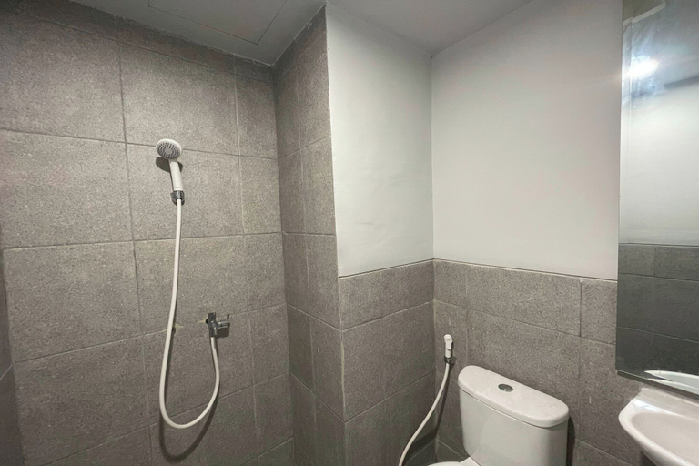 Bathroom 4, Keny Room @ Apt Riverdale Cikarang, Cikarang