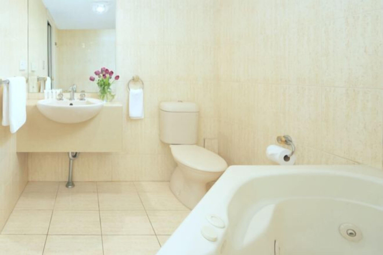 Bathroom 10