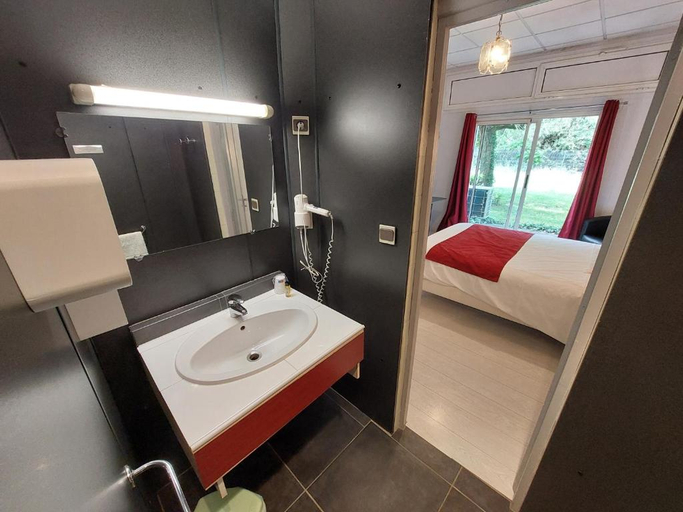 Bathroom 4, Logis Relais Des Garrigues, Tarn-et-Garonne