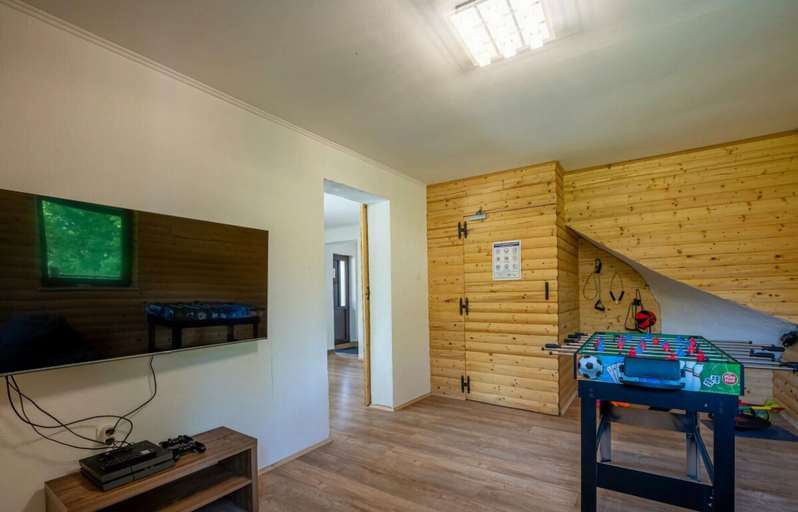 Game room, Berguitje met Binnenzwembad, Fužine