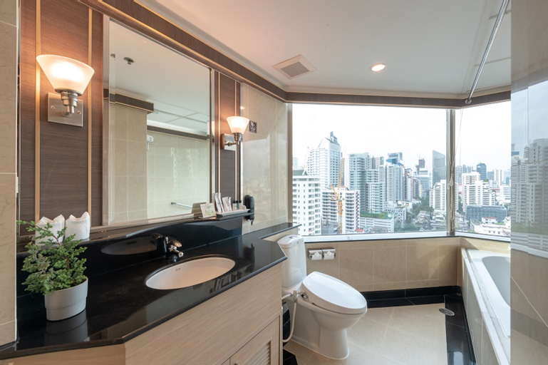 Bathroom 13