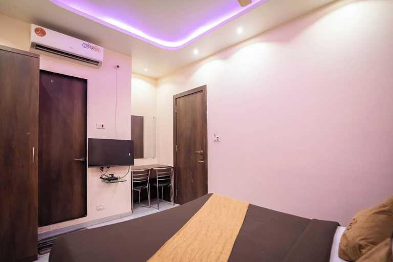 Others 5, Hotel Royce Executive, Mumbai Suburban