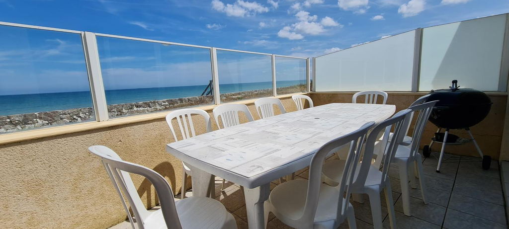 Facilities 3, Relais des iles Saint Marcouf, Manche