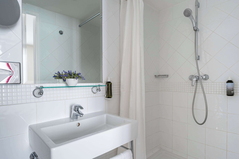 Bathroom 4, Hôtel Lorette - Astotel, Paris