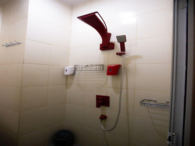 Bathroom 15