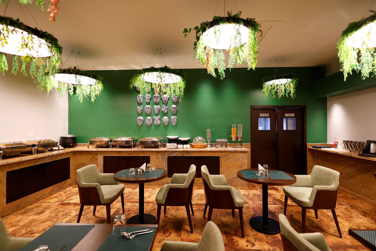Food & Drinks 5, Quality Inn City Centre Varanasi, Varanasi