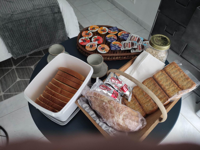 Food & Drinks