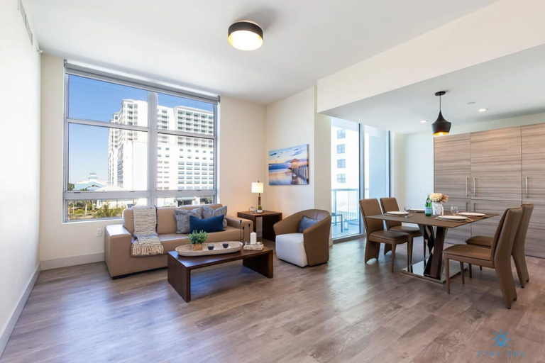 Room 3, Best Stay Rooftop Pool Hollywood Beach Board Walk, Broward