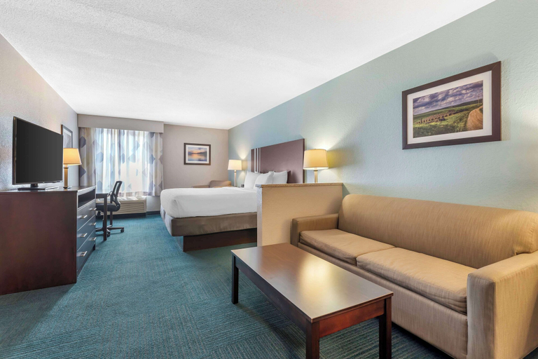 Bedroom 3, Best Western St. Clairsville Inn & Suites, Belmont
