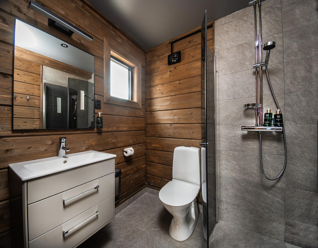 Bathroom 2, Laxhall Hotell Krog Konferens, Mariestad