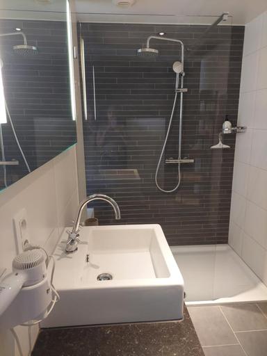 Bathroom, La chambre du chateau du golf de Bernalmont, Liège