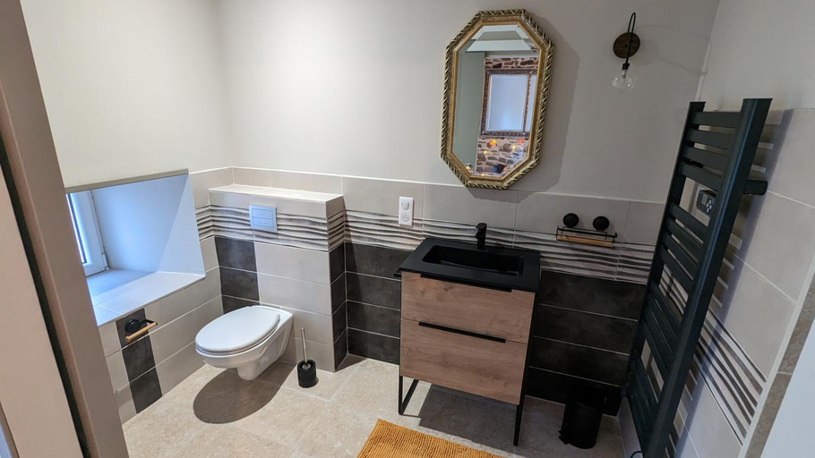 Bathroom 3, La Salabertie, Lot