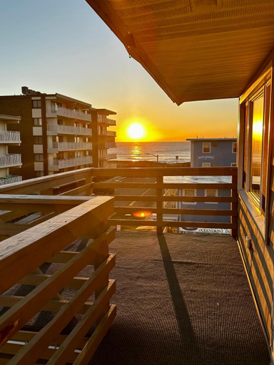 Others 3, Ocean Block Condo 100 Steps From the Beach, Worcester