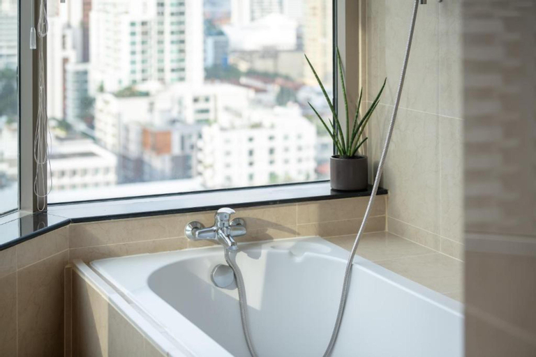 Bathroom 12
