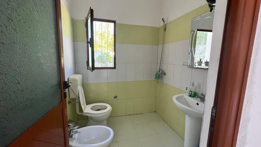 Bathroom 3, Markev Apartments, Vlorës