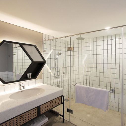 Bathroom 18