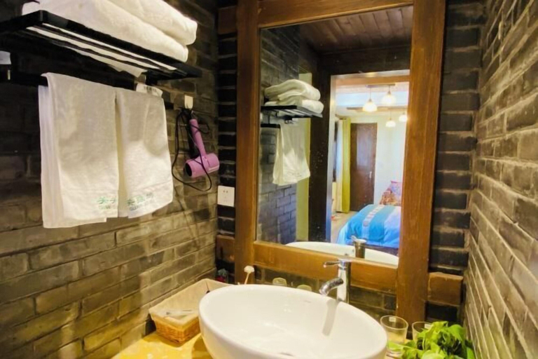 Bathroom 3, GuanGuanJuJiu Inn, Lijiang