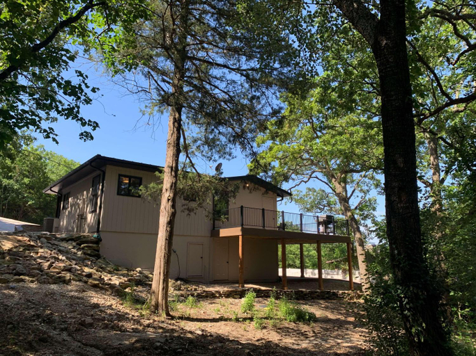 Others 4, Rock Ledge Retreat, Taney