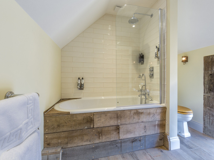 Bathroom 3, The Cowsheds, Wiltshire