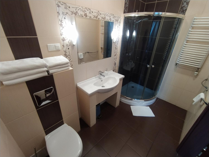Bathroom 2, Restauracja Kargul noclegi, Łęczyca