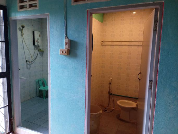 Bathroom 4, NP guesthouse, Muang Trat