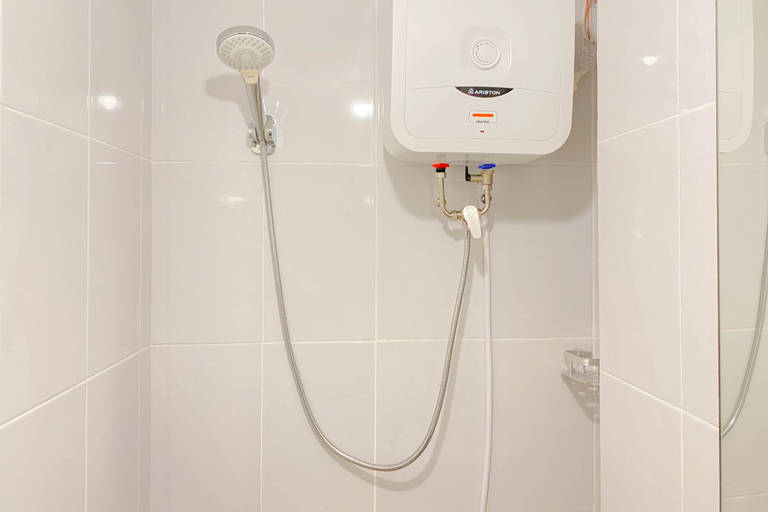 Bathroom 5, Good Choice and Homey Studio at Tokyo Riverside PIK 2 Apartment By Travelio, Tangerang