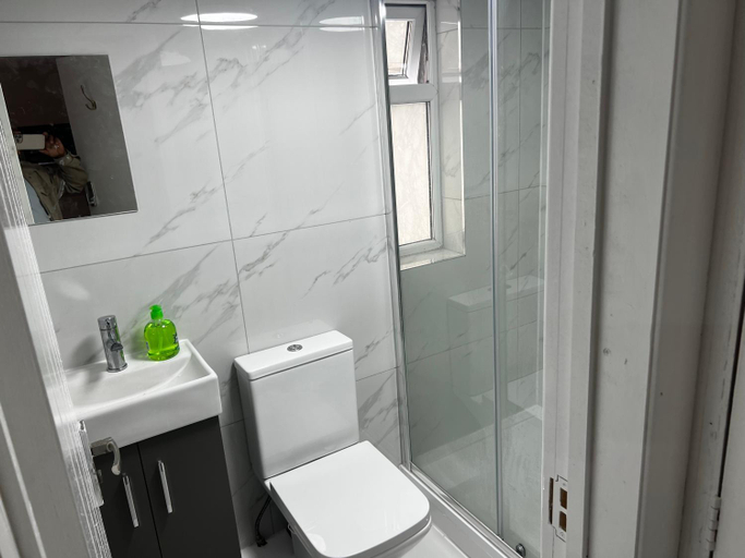 Others 3, Good priced Accommodation in Hayes, London