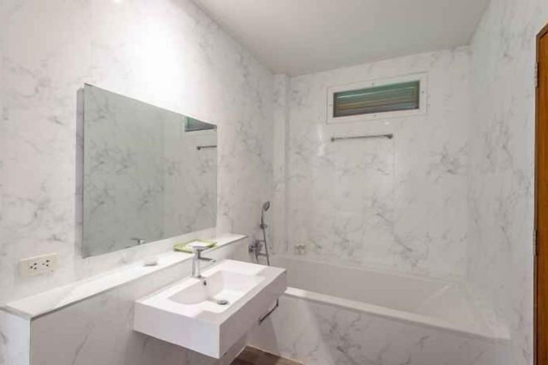 Bathroom 7