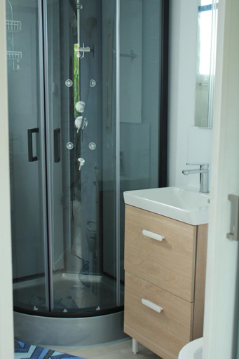 Bathroom 2, Les bungalows du chateau d'O, Petite-Île