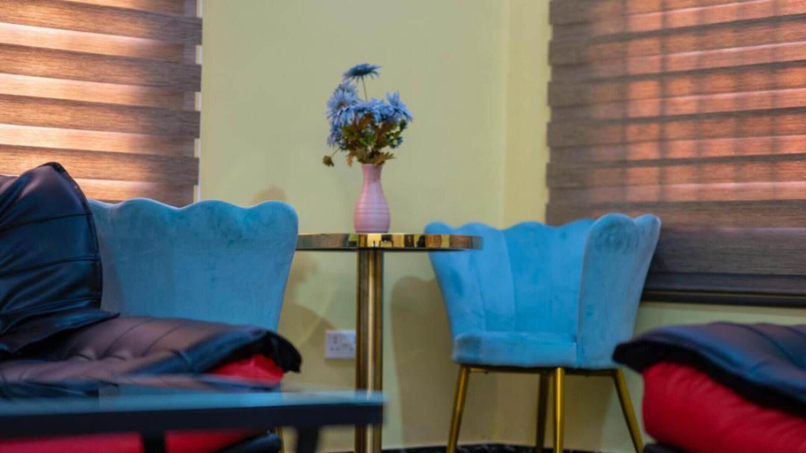 Dining, Impeccable 2-bed Apartment in Accra, Ga East