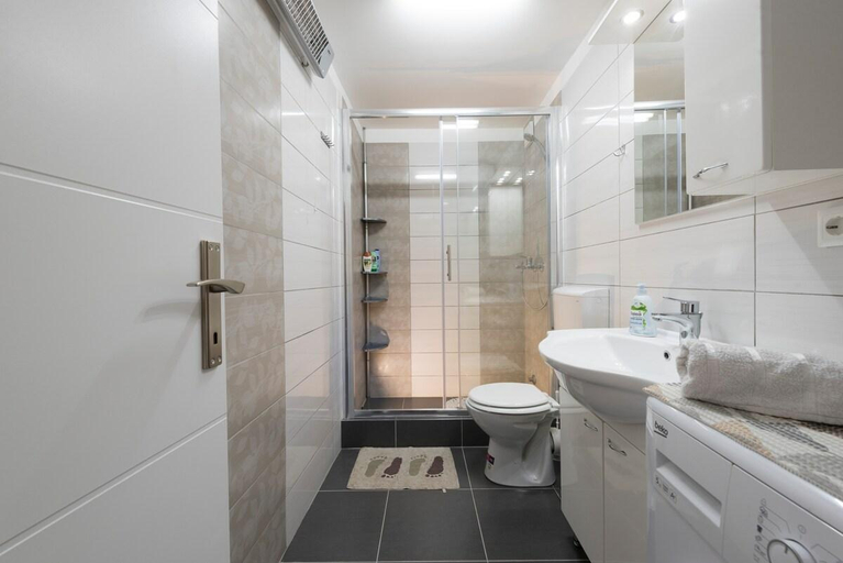 Others 5, Private 2 BR Loft HOUSE w/ Terrace&Private Parking, Split