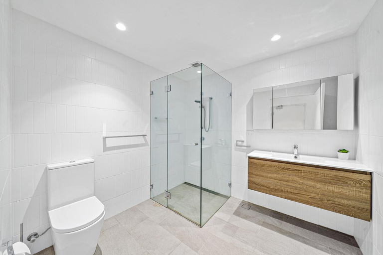 Bathroom 28