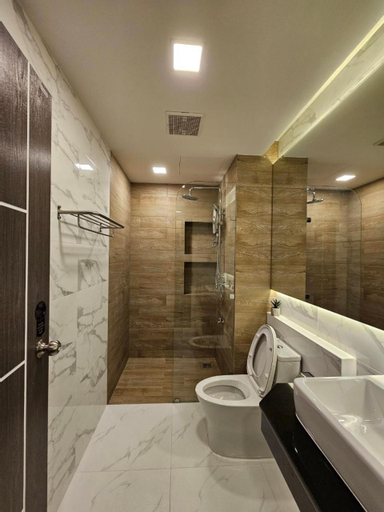 Bathroom 7