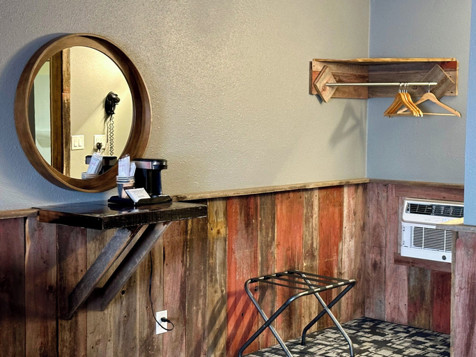 Others 5, Americas Best Value Inn Wall, Pennington