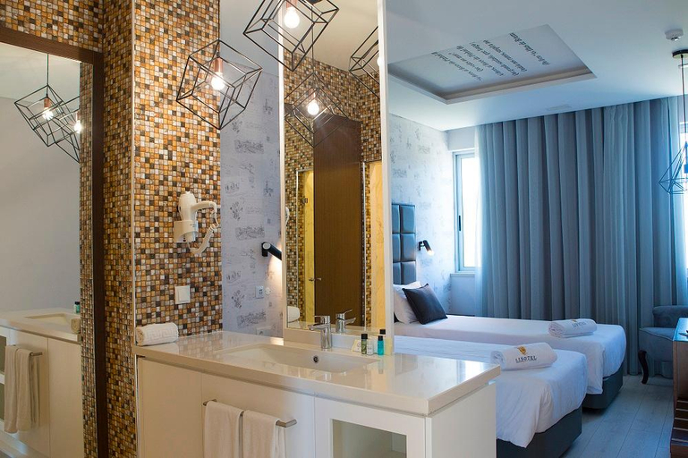Bathroom 14