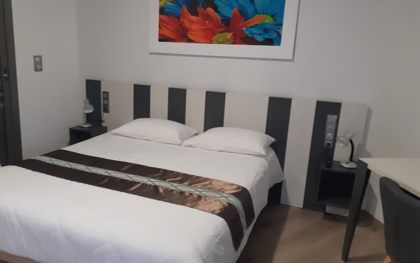 Bedroom 2, Logis Hotel l'Enclos, Haute-Garonne